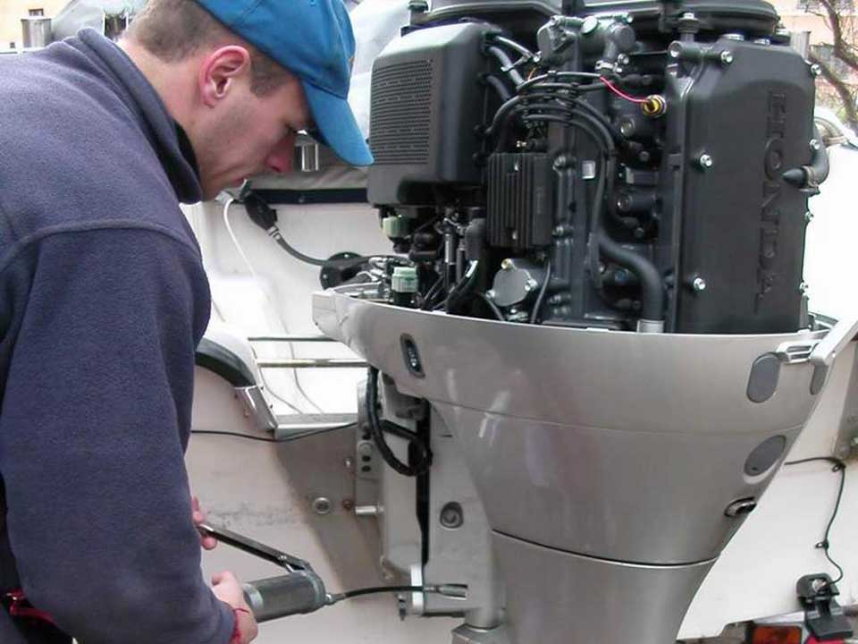 Hoisting honda 90 outboard #2