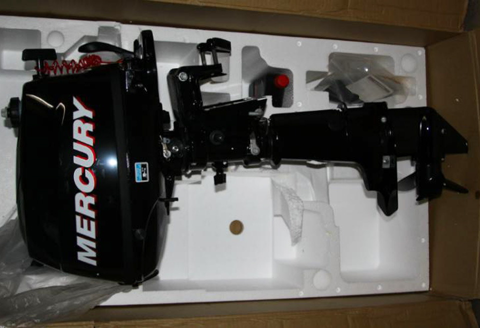 http://www.mnevka.ru/outboard/photo2/factory-equipment-mercury-f4-001.jpg